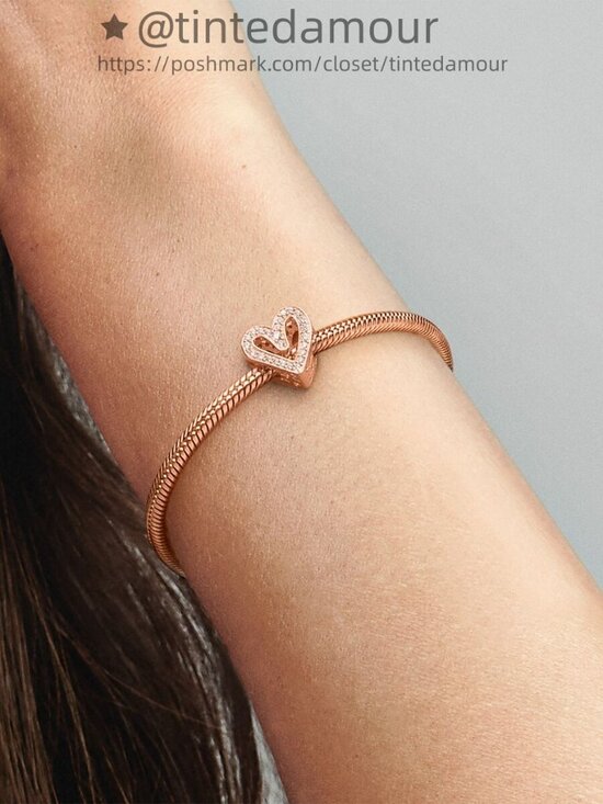 Pandora Sparkling Freehand Heart Charm - Picture 2 of 2